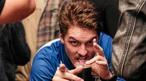 Bundy bank teller put cash from safe down his pants