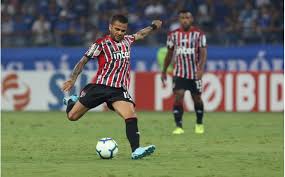 Confira também as colunas do fórum. Daniel Alves Lidera Estatistica Negativa Do Sao Paulo Contra O Cruzeiro Gazeta Esportiva