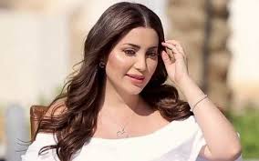 نسرين طافش تطل بفستان قصير جدا لا يوجد أسهل من الكراهية Long Hair Styles Hair Styles Beauty