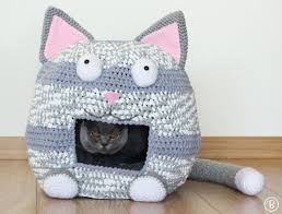 This gray yarn ball above was from one of my son's old shirts, only using the bottom of the shirt up to the armpit. T Shirt Yarn Projects 20 Ideas That Will Make You Say Wow