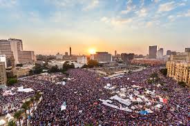 أما مظاهرات 30 يونيو/حزيران وما تلاها من انقلاب، فكانت ثورة على نظام ديمقراطي، وعلى رئيس مدني منتخب بشكل دستوري شفاف، تم استخدام القوة واضطر أنصار الانقلاب العسكري إلى التضخيم والمبالغة في تقدير أرقام مظاهرات 30 يونيو/حزيران ليظهروا مدى الدعم والتأييد. Ø£Ø­Ø¯Ø§Ø« 2013 ÙÙŠ Ù…ØµØ± ÙˆÙŠÙƒÙŠØ¨ÙŠØ¯ÙŠØ§