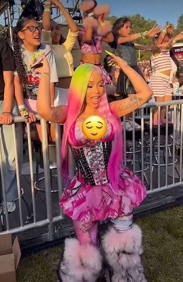 cardib takes baby girl #kulture to see a #katseye concert in their matching  outfits ❤️❤️❤️🥰