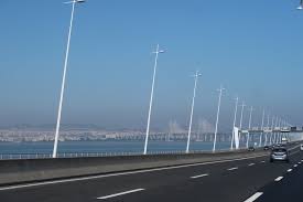 Run along a flat route that includes asphalt, wooden promenade and a dirt trail. Ponte Vasco Da Gama Portugal Viaje Comigo
