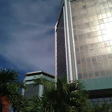 The highway was built at the reclamation land in the year 1990s and it was part of the kota kinabalu coastal development project. Fotos Bei Wisma Tun Fuad Stephens Regierungsgebaude In Kota Kinabalu