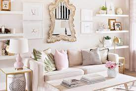 Desain ruang tamu 3×3 yang penuh warna. 6 Trik Mendekorasi Ruang Keluarga Ala Shabby Chic