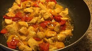 Quando le verdure sono tenere (ci vorranno circa una decina di minuti), mettile nella padella con il tacchino. Bocconcini Di Petti Di Pollo Con Peperoni Pronti In 20 Minuti Youtube