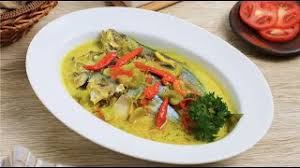 Meski begitu bukan berarti gulai hanya bisa dibuat dari daging saja, gulai juga bisa dibuat dari ikan laut ataupun ikan air. Bumbunya Super Simple Dan Tidak Amis Santan Pedas Ikan Youtube
