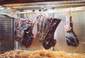 Learn the optimal dry aging set up, humidity and temperature plus which cuts of beef to choose, and how to trim and cook it. Nass Oder Trocken Was Die Beutelreifung Vom Dry Aging Unterscheidet Handelshof