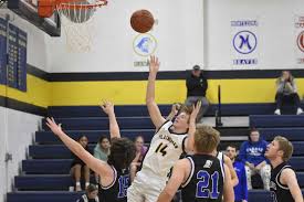 Spartans make late run; win by one over Plainsmen