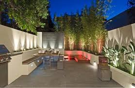 Space Is At A Premium In This Small Urban Garden 15 X 30 5m X 10m So Creative Outdoor Soluti Backyard Patio Designs Modern Backyard Modern Garden Design