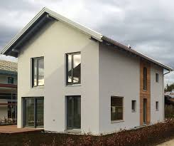 Mit kachelofen und kamin, balkon und zwei terrassen, bootssteg mit ruderboot und übernachtungsmöglichkeiten für bis zu sechs personen bietet ihnen das haus einen idealen rahmen für ihren urlaub. Das Haus Am Chiemsee Home Facebook
