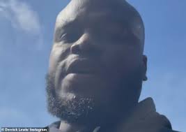 In video footage posted by lewis, a man can be seen being placed into a police cruiser in houston posting a short video on his official instagram , lewis films a police unit detaining a male who he. Ufc Heavyweight Derrick Lewis Knocks Out Man He Found Trying To Break Into His Car Aktuelle Boulevard Nachrichten Und Fotogalerien Zu Stars Sternchen