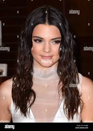 Kendall Jenner als Kendall und Kylie Jenner unterschreiben Kopien ihres  neuen Buches „Rebel: City of Indra“, das in Barnes & Noble at the Grove  stattfand Stockfotografie