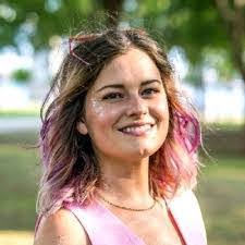 Alison Ogle's Instagram, Twitter & Facebook