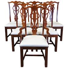 When it comes to wooden chairs for a dining room, some do not like the simple base that it has especially for those who like having long and extended meals. 6 Broyhill Vintage Mahogany Chippendale Style Dining Chairs Traditional 5265 81 At 1stdibs