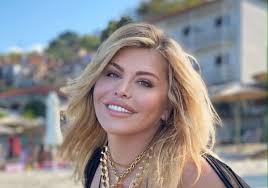 Biografie loredana groza contine informatii despre loredana groza: Loredana Groza Mai SincerÄƒ Ca NiciodatÄƒ Eu Am Fost IntarziatÄƒ Cu Sexul Cine E BÄƒrbatul Cu Care S A SÄƒrutat Prima OarÄƒ Stiri Vedete Si Evenimente Viva Ro
