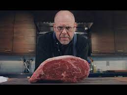 To make a rich red wine. Alton Brown S Holiday Standing Rib Roast Youtube Standing Rib Roast Rib Roast Alton Brown