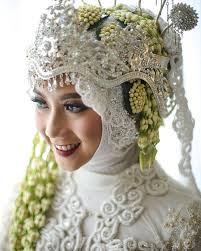 Maybe you would like to learn more about one of these? 25 Inspirasi Keren Pengantin Sunda Siger Hijab Modern Mede Linmin