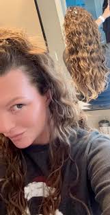 Curl specialist hairstylists in Bowling Green