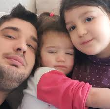 Aiutiamo questa creatura a trovare una famiglia 🙏 chi può adotti e chi non  può condivida più possibile 🙏 🙏 🙏