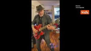 Per maggiori informazioni sugli eventi live fai clic sul link al biglietto del concerto della. Vasco Rossi Spuntano Le Date Del Tour 2021 Il Tempo