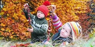 Ihnen macht es riesigen spaß, unter. Basteln Mit Kindern Im Herbst Schone Bastelideen Fur Herbstdeko