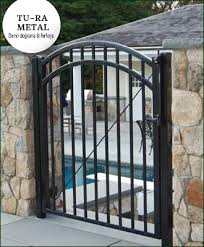 Ferforje Bahce Kapilari In 2020 Stone Pillars Wood Gate Stone Walls Garden