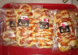 Bahan margarin untuk olesan 12 lembar roti tawar tebal @ 2 cm 4 sdm keju oles 4 sdm saus tomat 6 buah sosis sapi @ 10 cm, diameter 1½ cm 50 g paprika hijau, potong. Makanan Roti Pizza Mini Yang Pingin Nambah Best Recipes