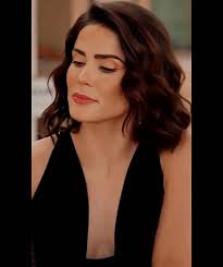 Happy 34th Birthday to the beautiful and talented Eva Cedeño We Remember  her as Elena in te doy la Vida Regina in keeping my family together Leticia  in almost yours Odette in