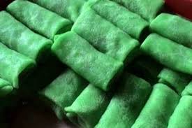 Kali ini aku mau rekomendasikan produk alluvia nih yg super. Dadar Gulung Hijau Lembut Isi Kelapa Yuk Bikin