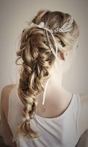 Updo Hairstyle Weddinghair Brautfrisur Mit Haarschmuck Im Haar Hochsteckfrisur Hairs Wedding Hochzeit Haarschmuck Braut Kopfschmuck Braut Brautfrisur