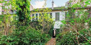 See why so many travelers make l'hotel particulier their hotel of choice when visiting paris. En Plein Paris Un Immense Hotel Particulier Et Son Jardin Sont A Vendre Le Point