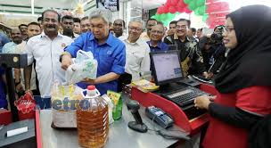 Kenaikan harga hartanah khususnya rumah kediaman telah memberi kesan kepada masyarakat melayu pinggir bandar di daerah hulu langat selangor yang rataratanya berpendapatan rendah dan sederhana. Orang Tengah Punca Sebenar Harga Barang Naik