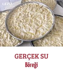 Undan azar azar dökelim, kıvamı ne çok sert olacak ne de çok yumuşak. 10 Minuets Gercek Su Boregi Leziz Yemek Yemek Tarifleri Yemek