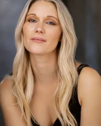 📸New Headshots by the amazing @karolinaturekphotography 📸