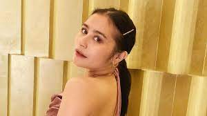 Prilly latuconsina bikin status menggoda, netizen penasaran. Ivjrqyccjh7hrm