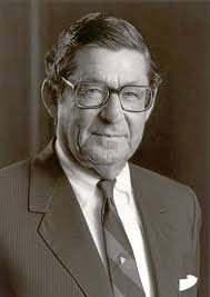 H. Russell Smith, former Avery Dennison chairman, dies at 100