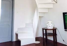 Anda tetap bisa mendapatkan desain dan gaya tangga yang unik serta menarik. 12 Desain Tangga Rumah Sempit Cocok Banget Buat Rumah Kecil Rumah123 Com