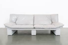 The sparta leather sofa comes in a fresh variety of attractive colors, taking on a contemporary presence in your living room. Nicoletti Leather Sofa Homestead Seattle