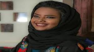 وظهرت انتصار الحمادي بشكل منتظم في صور نُشِرت على الإنترنت بما في ذلك مشاركات منشورة في مواقع التواصل الاجتماعي، بدون ارتداء غطاء الرأس في تحد للأعراف المجتمعية. Ø§Ø®Ø¨Ø§Ø± ÙˆØªÙ‚Ø§Ø±ÙŠØ± ØªØ¹Ø±Ù Ø¹Ù„Ù‰ Ø§Ù„Ø³Ø¨Ø¨ Ø§Ù„Ø­Ù‚ÙŠÙ‚ÙŠ Ù„Ø§Ø®ØªØ·Ø§Ù Ø§Ù„Ø­ÙˆØ«ÙŠÙŠÙ† Ù„Ù…Ù…Ø«Ù„Ø© ÙŠÙ…Ù†ÙŠØ© ÙˆØ³Ø¬Ù†Ù‡Ø§