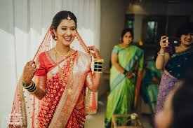 Karishma kapoor in banarasi saree photos. Spotted Real Brides Who Looked Stunning In Bridal Sarees