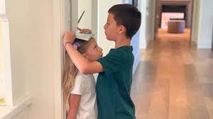New england patriots quaterback tom brady spends father's day with his wife gisele bundchen and his three kids john, benjamin, and vivian. Gisele Bundchen Shares Adorable Photo Of Her Kids Measurement Day Abc News