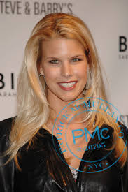 SARAH JESSICA PARKER Launches Her Clothing Line BITTEN hosted by Steve &  Barry's