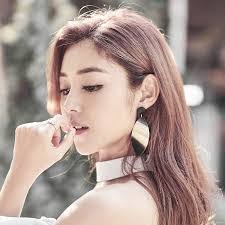 Michelle Wai's Instagram, Twitter & Facebook