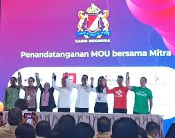 Manfaat ekonomi kreatif ini bukan hanya sangat penting bagi pengusaha namun juga bagi suatu negara dan bangsa karena dapat manfaat ekonomi kreatif telah dirasakan oleh negara indonesia saat ini karena negara indonesia merupakan salah satu negara yang mempunyai nilai kreatifitas tinggi. Optimalkan Bonus Demografi Dan Jadikan Industri Kreatif Sebagai Tulang Punggung Ekonomi Indonesia Tropis Co Majalah Ekonomi Dan Lingkungan