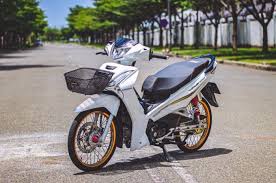 Dan selanjutnya dalam modifikasi motor supra x 125 ini kalian juga perlu menambah volume pada lubang pembilasan. Bodi Putih Bersih Dikombo Part Mewah Honda Wave 125i Kian Elegan Gridoto Com