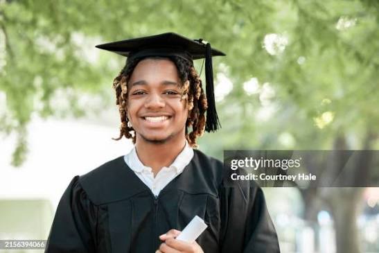 29,837 Young Graduates Stock Photos, High-Res Pictures, and Images - Getty  Images