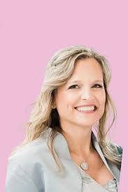 Kim Stringfellow's Instagram, Twitter & Facebook