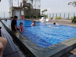 Inilah 10 kolam renang hotel terbaik di bandung versi keluyuran. 13 Hotel Di Pusat Kota Bandung Dengan Kolam Renang Rooftop Dan City View