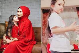 Jawapan spontannya yang memberitahu undi aaisyah rahsia ketika ditanya sama ada pergi mengundi atau tak memang menghiburkan ramai netizen yang mengikuti instagram si cilik ini. Aaisyah Menari Lagu Blackpink Di Tiktok Che Ta Ditegur Tak Pandai Jaga Anak Daripada Kecil Kita Nak Ajar Jangan Terkinja Kinja Macam Tu Sensasi Mstar